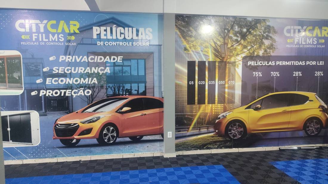 Painel na loja com tonalidades G5 a G70 e películas permitidas por lei