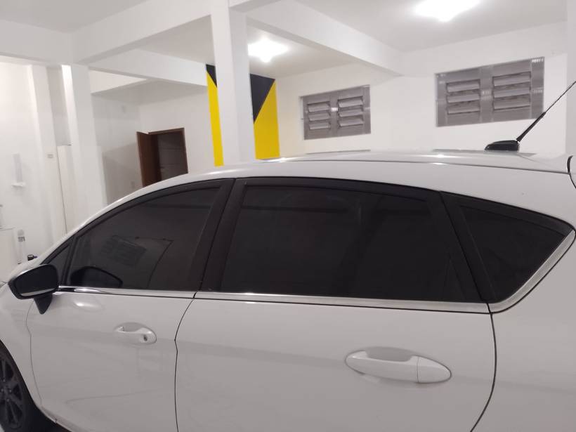 Película automotiva com privacidade e conforto